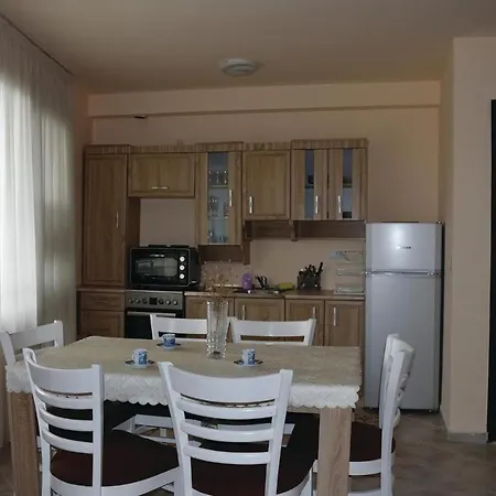 Сasa de vacaciones Three-bedroom Holiday In *
