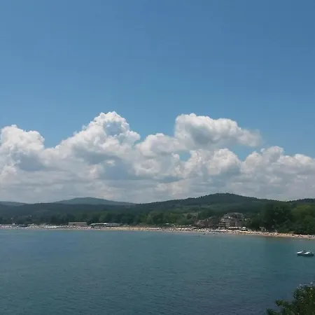 Three-bedroom Holiday In Sozopol