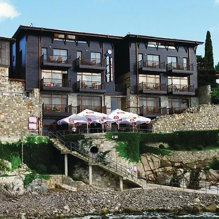 Three-bedroom Holiday In *